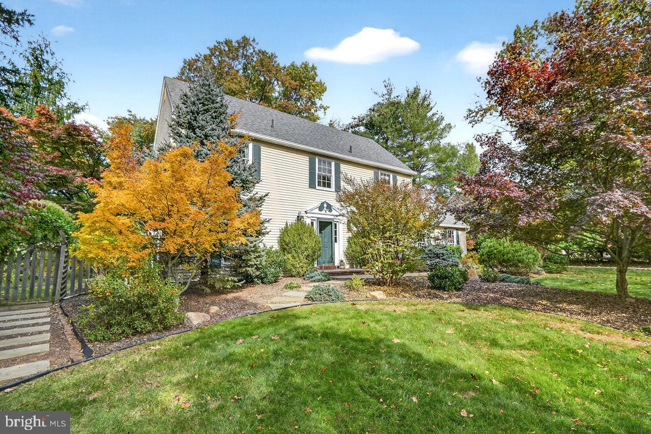 4 Locke Court Ewing, NJ 08628 - Photo 4 of 43 a backyard of a house with table and chairs