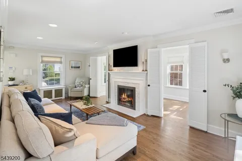 $1,195,000 | 35 North Summit Avenue, Chatham, NJ 07928
