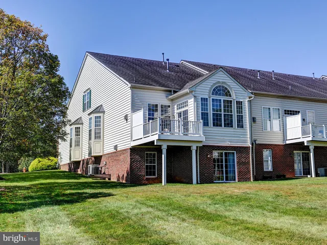 a view of a pathway of a house with a fountain