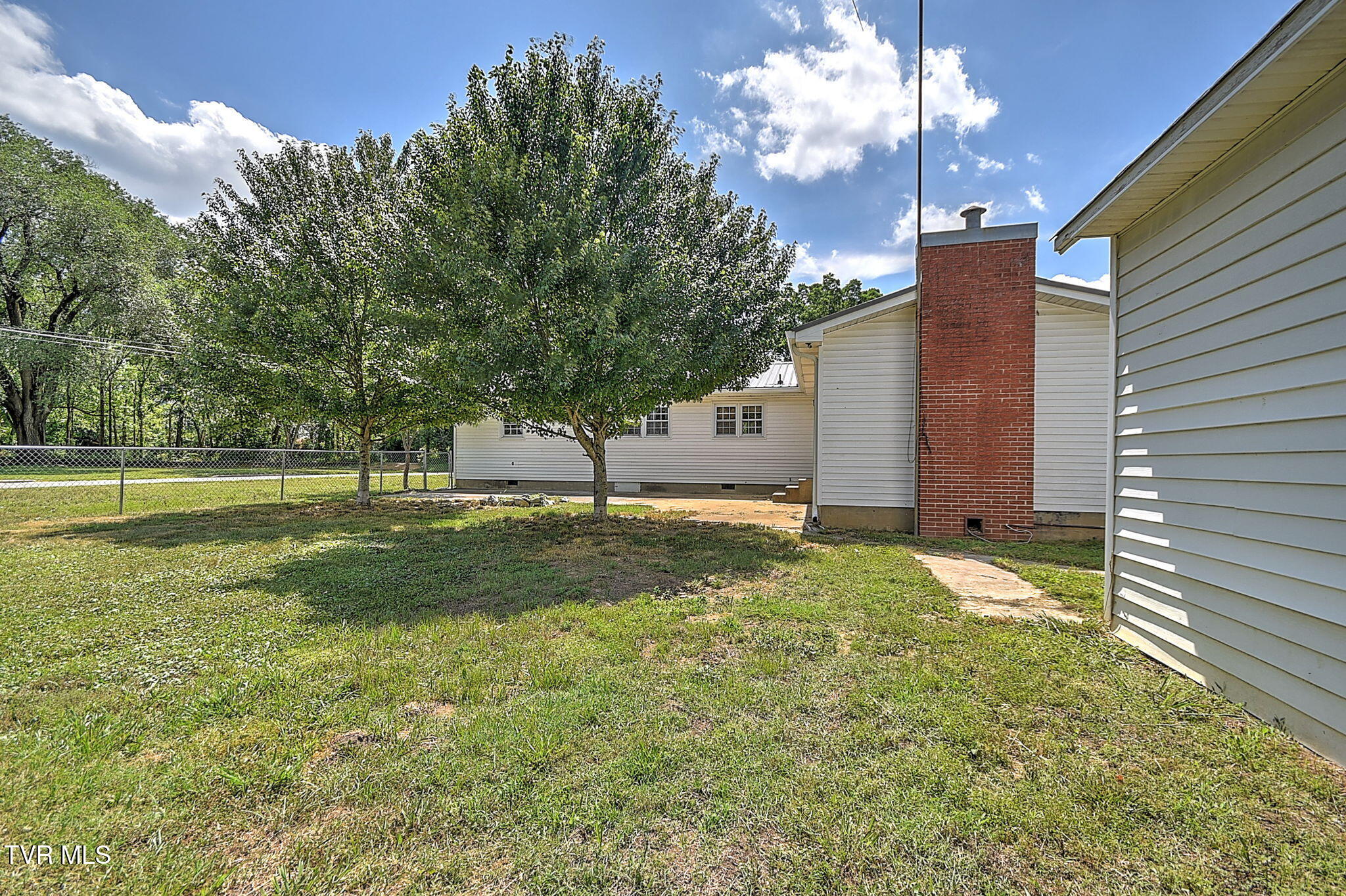 412 South Main Street Elizabethton, TN 37643 - Photo 4 of 34 29-web-or-mls-412 S Main JH-30
