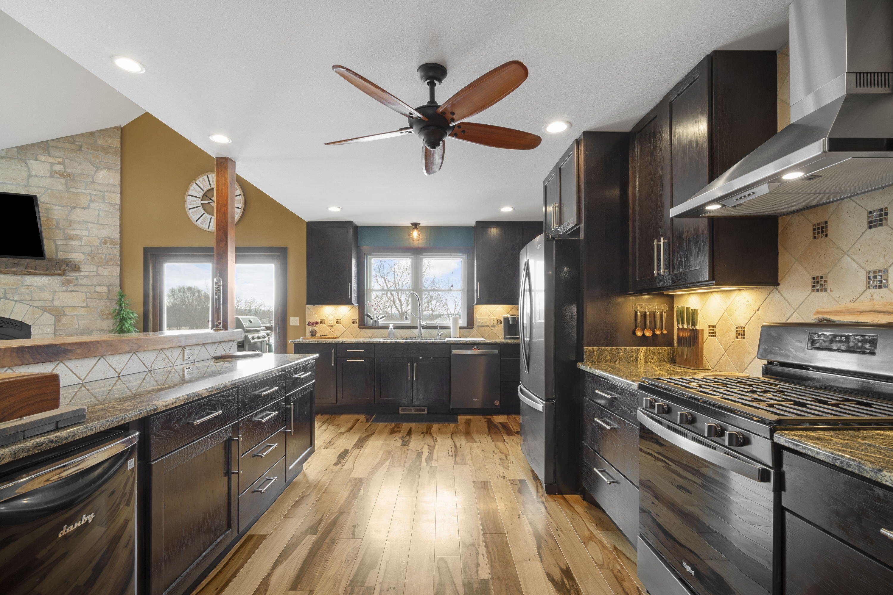 4495 Ridge Road Kewaskum, WI 53040 - Photo 5 of 39 5_imgDSC06388