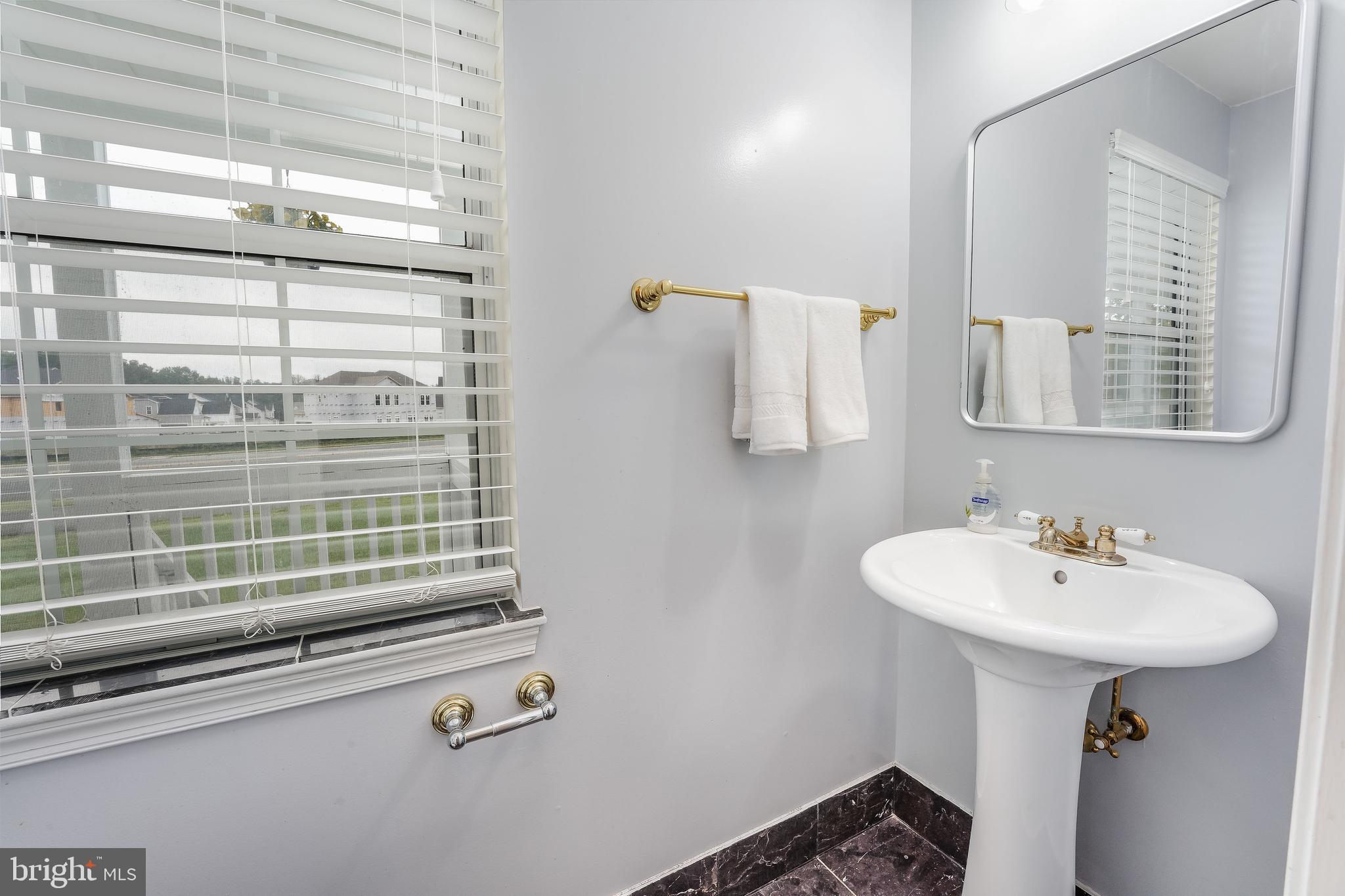 13799 Spriggs Road Manassas, VA 20112 - Photo 16 of 38 Main Level Half Bath