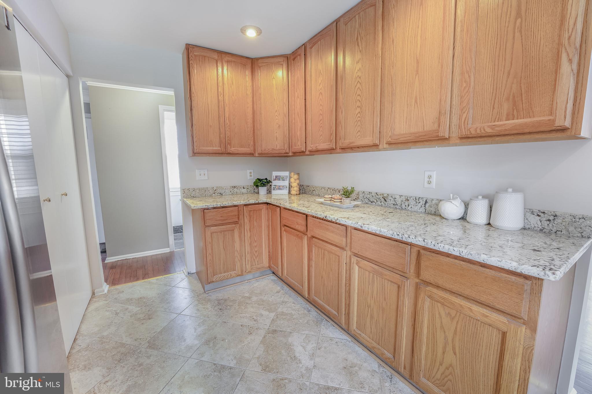 13799 Spriggs Road Manassas, VA 20112 - Photo 8 of 38 Look at the counter space!!