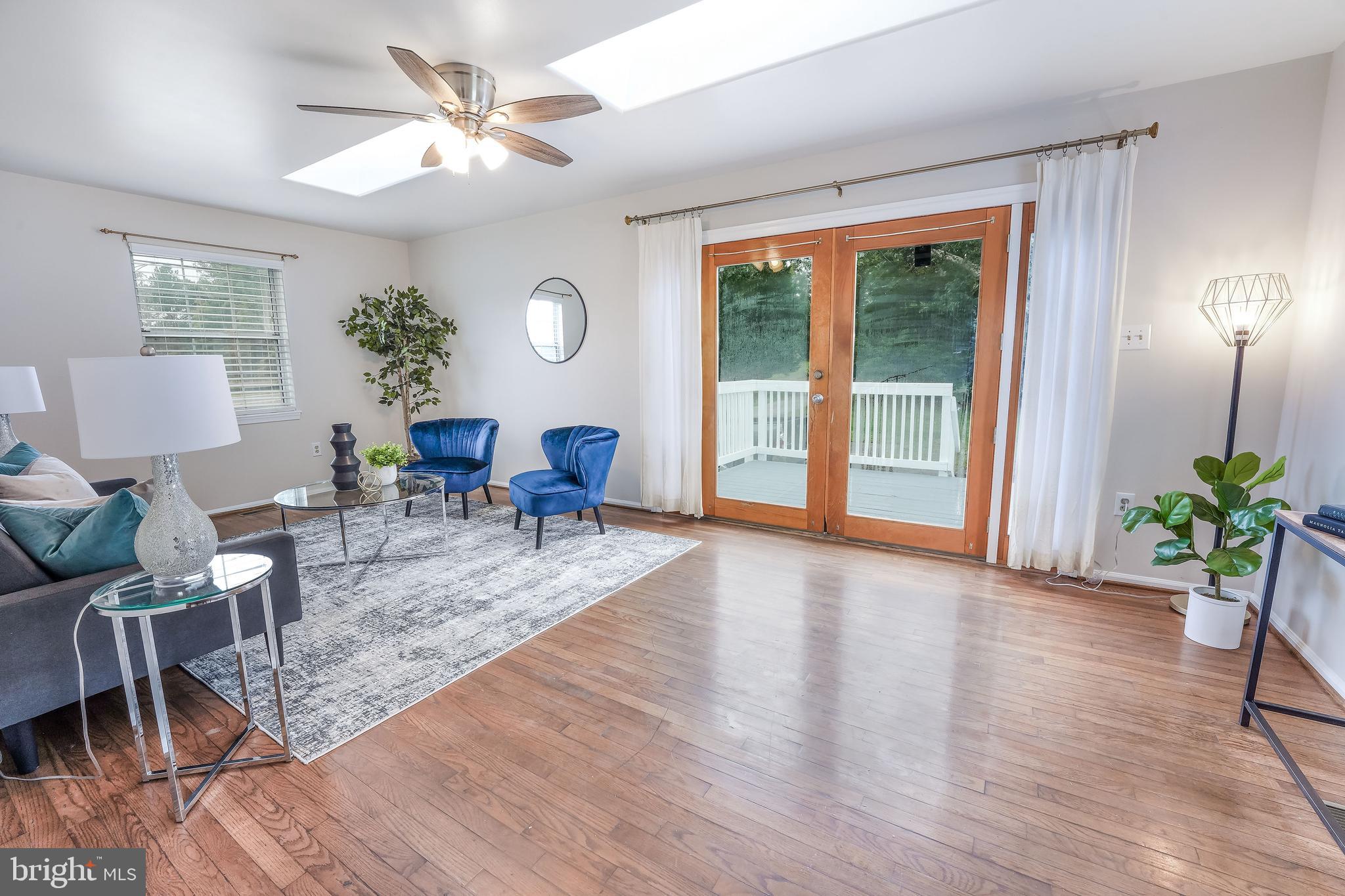 13799 Spriggs Road Manassas, VA 20112 - Photo 10 of 38 Large Living room!