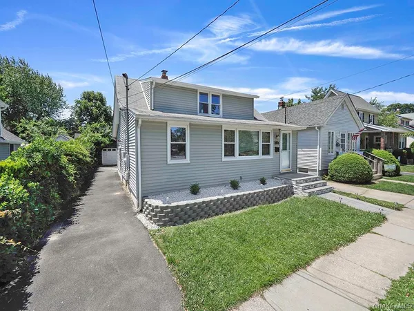 $2,100 | 8 Winthrop Street, Unit 2, Lynbrook, NY 11563
