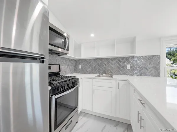 $2,100 | 8 Winthrop Street, Unit 2, Lynbrook, NY 11563