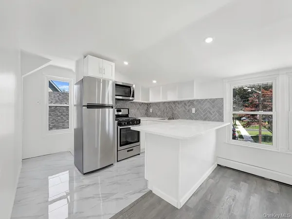 $2,100 | 8 Winthrop Street, Unit 2, Lynbrook, NY 11563