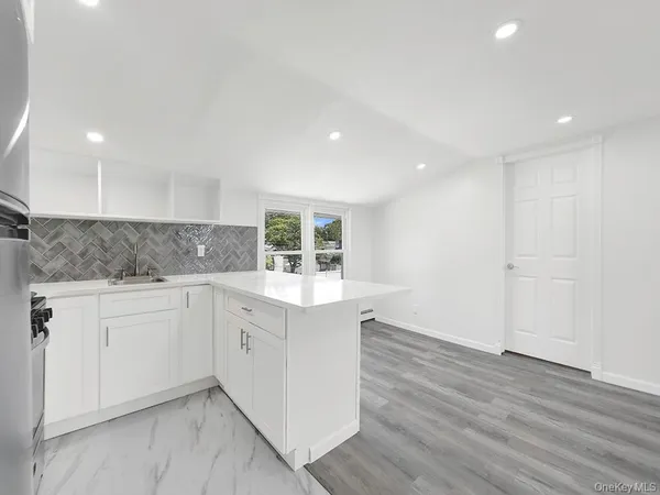 $2,100 | 8 Winthrop Street, Unit 2, Lynbrook, NY 11563