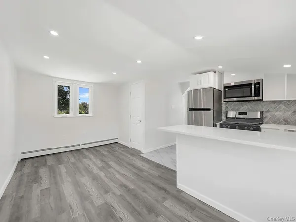 $2,100 | 8 Winthrop Street, Unit 2, Lynbrook, NY 11563