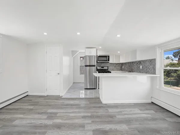 $2,100 | 8 Winthrop Street, Unit 2, Lynbrook, NY 11563