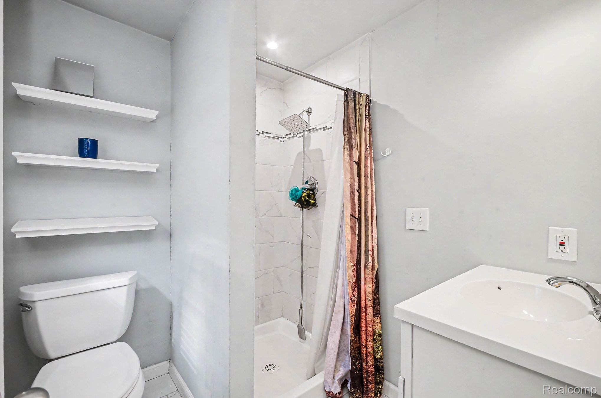 2126 Roslyn Road Grosse Pointe, MI 48236 - Photo 12 of 25 Full bathroom with a shower stall and vanity