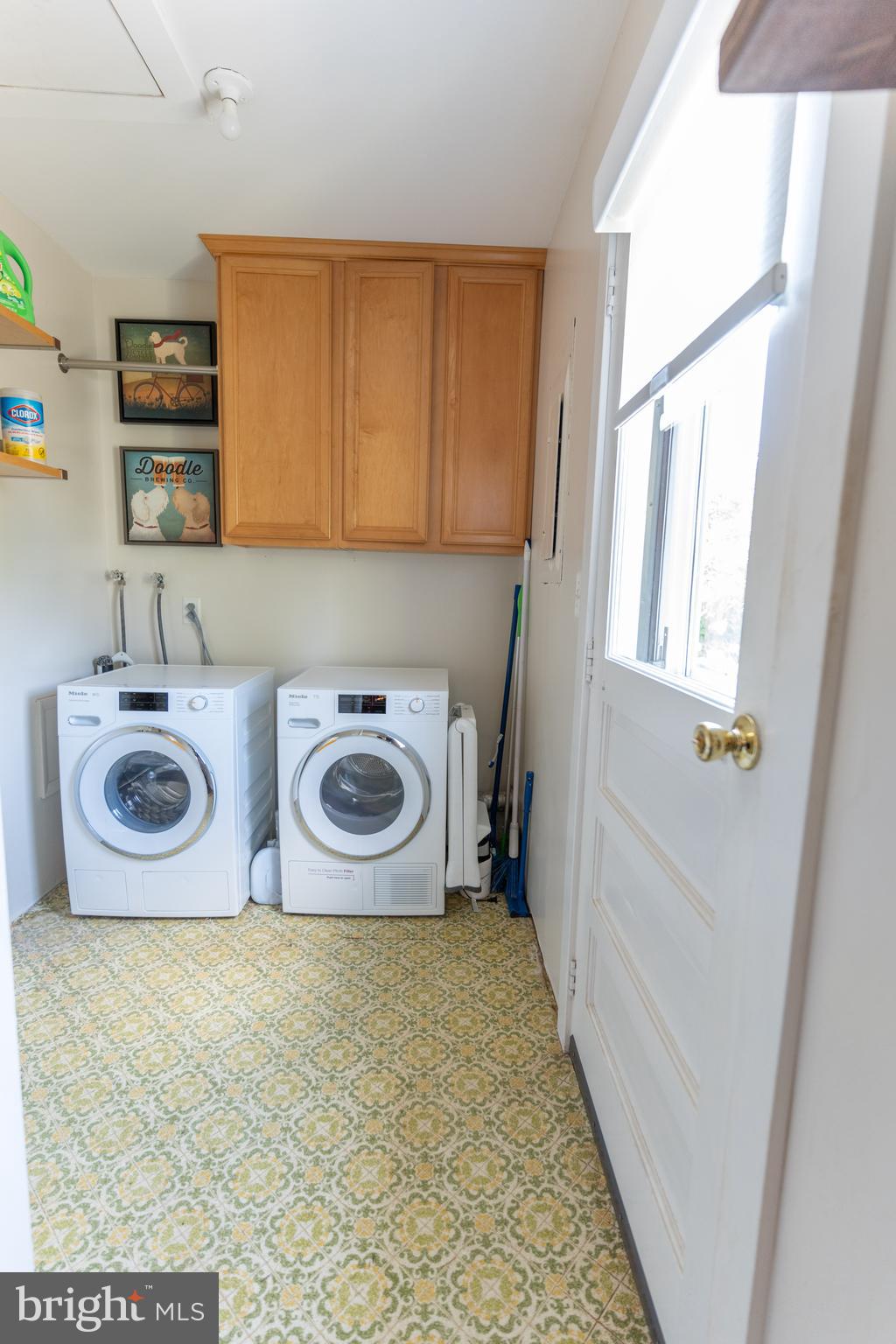 800 Blue Ridge Avenue Middleburg, VA 20117 - Photo 17 of 34 Miele Washer and Dryer