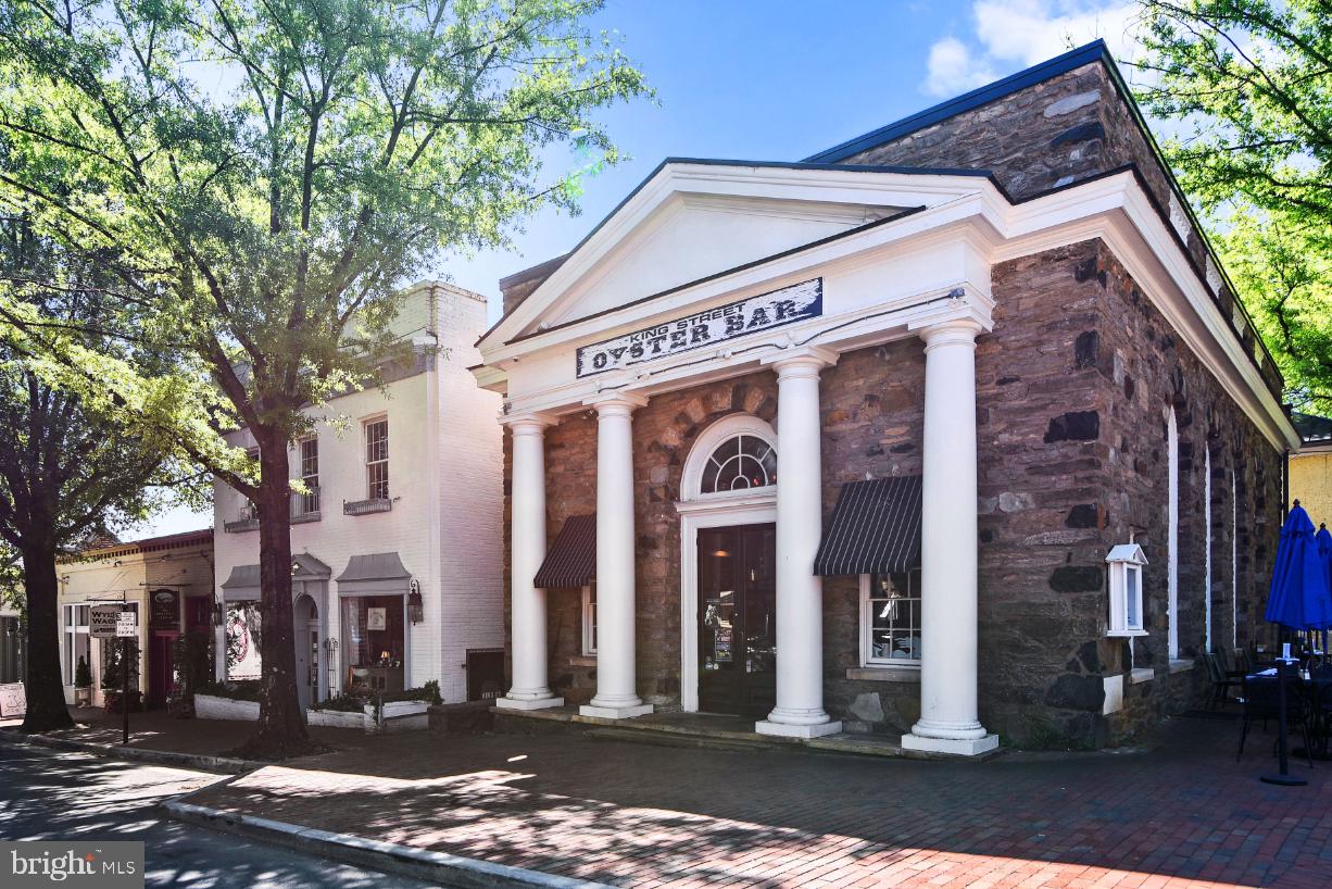 800 Blue Ridge Avenue Middleburg, VA 20117 - Photo 30 of 34 Amenities - Oyster Bar