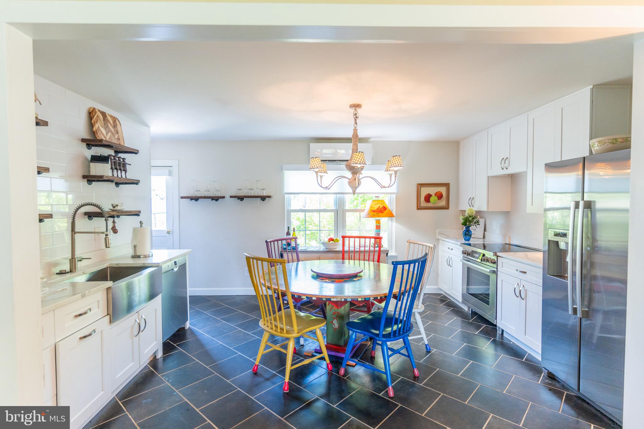 800 Blue Ridge Avenue Middleburg, VA 20117 - Photo 6 of 34 Large Kitchen