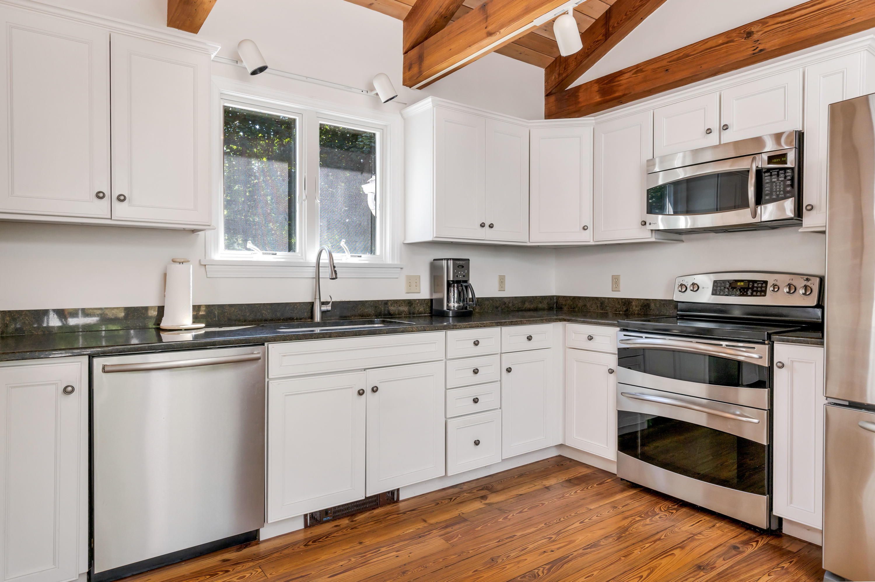 11 Tonset Road Orleans, MA 02653 - Photo 12 of 37 11TonLR-14