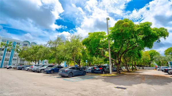 $140,000 | 482 Northwest 165th Street, Unit A605, Miami, FL 33169