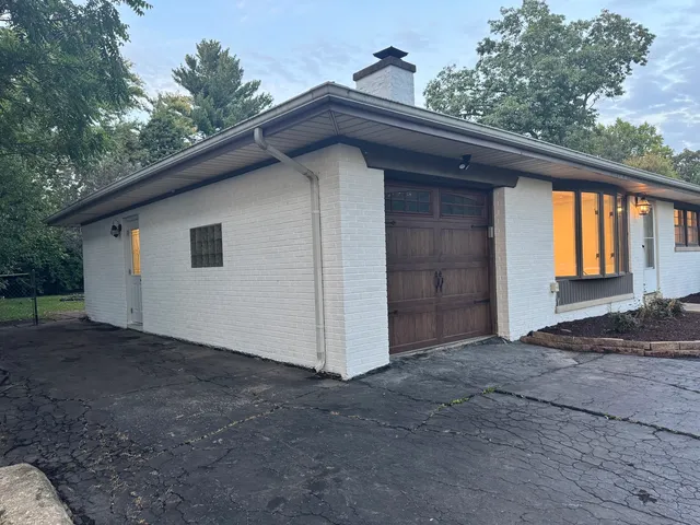 $419,000 | 16W318 95th Place, Burr Ridge, IL 60527