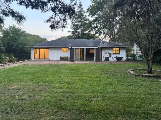 $419,000 | 16W318 95th Place, Burr Ridge, IL 60527