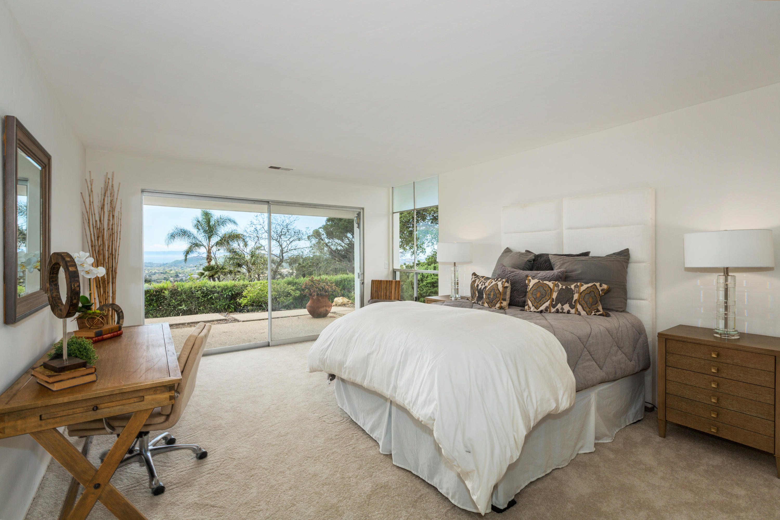 440 Northridge Road Santa Barbara, CA 93105 - Photo 12 of 35 Master bedroom
