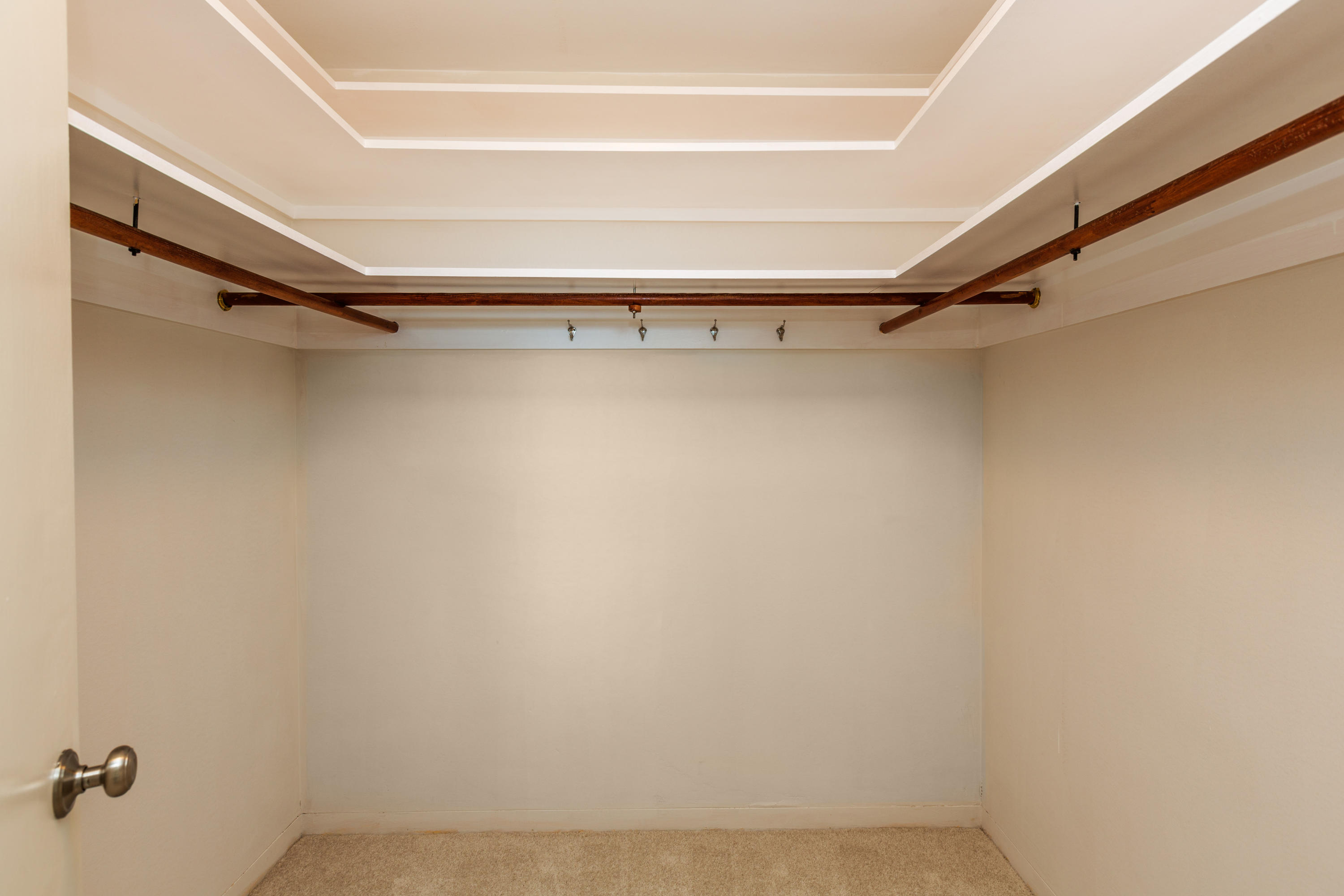 440 Northridge Road Santa Barbara, CA 93105 - Photo 18 of 35 Master walk in closet