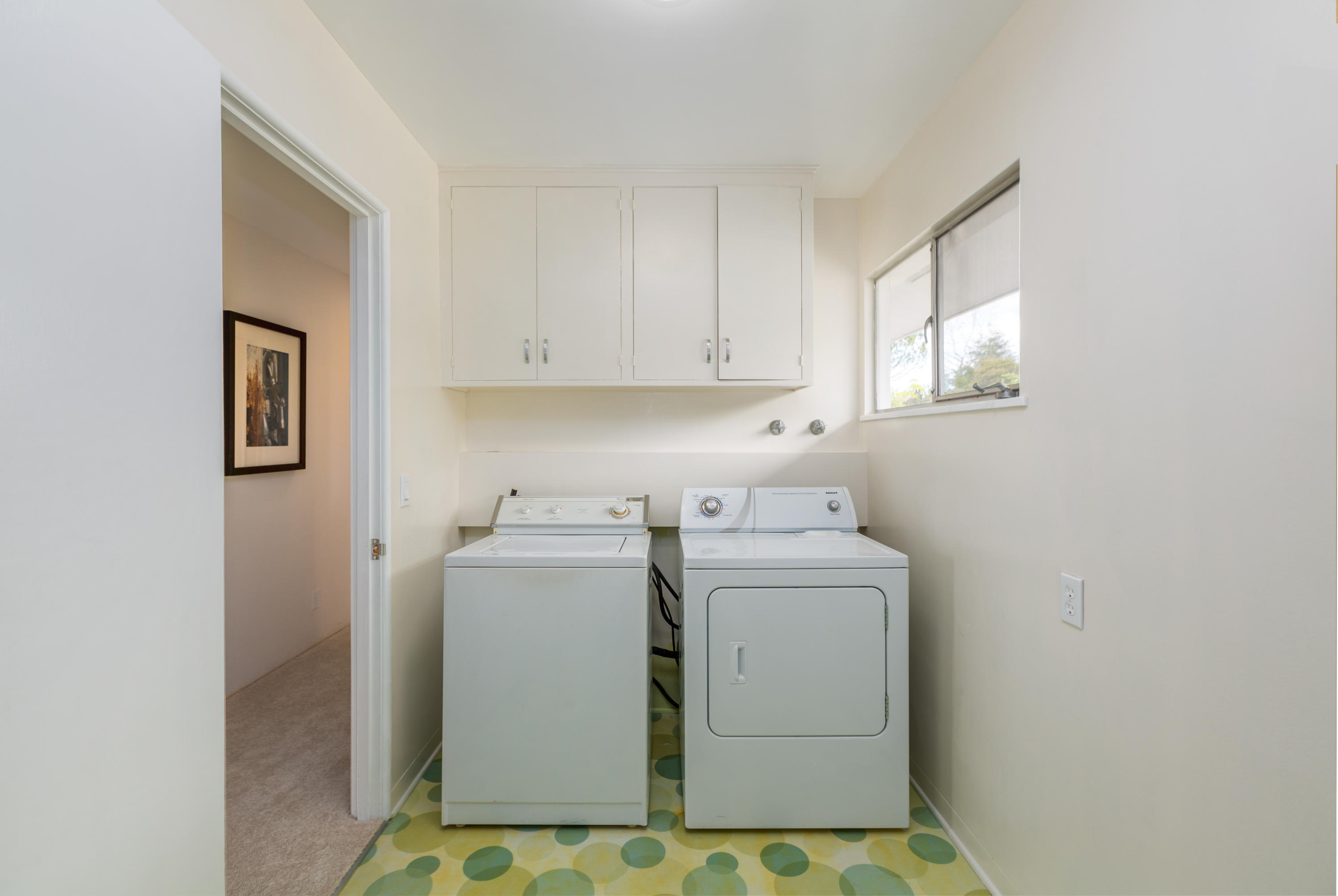 440 Northridge Road Santa Barbara, CA 93105 - Photo 19 of 35 Laundry room