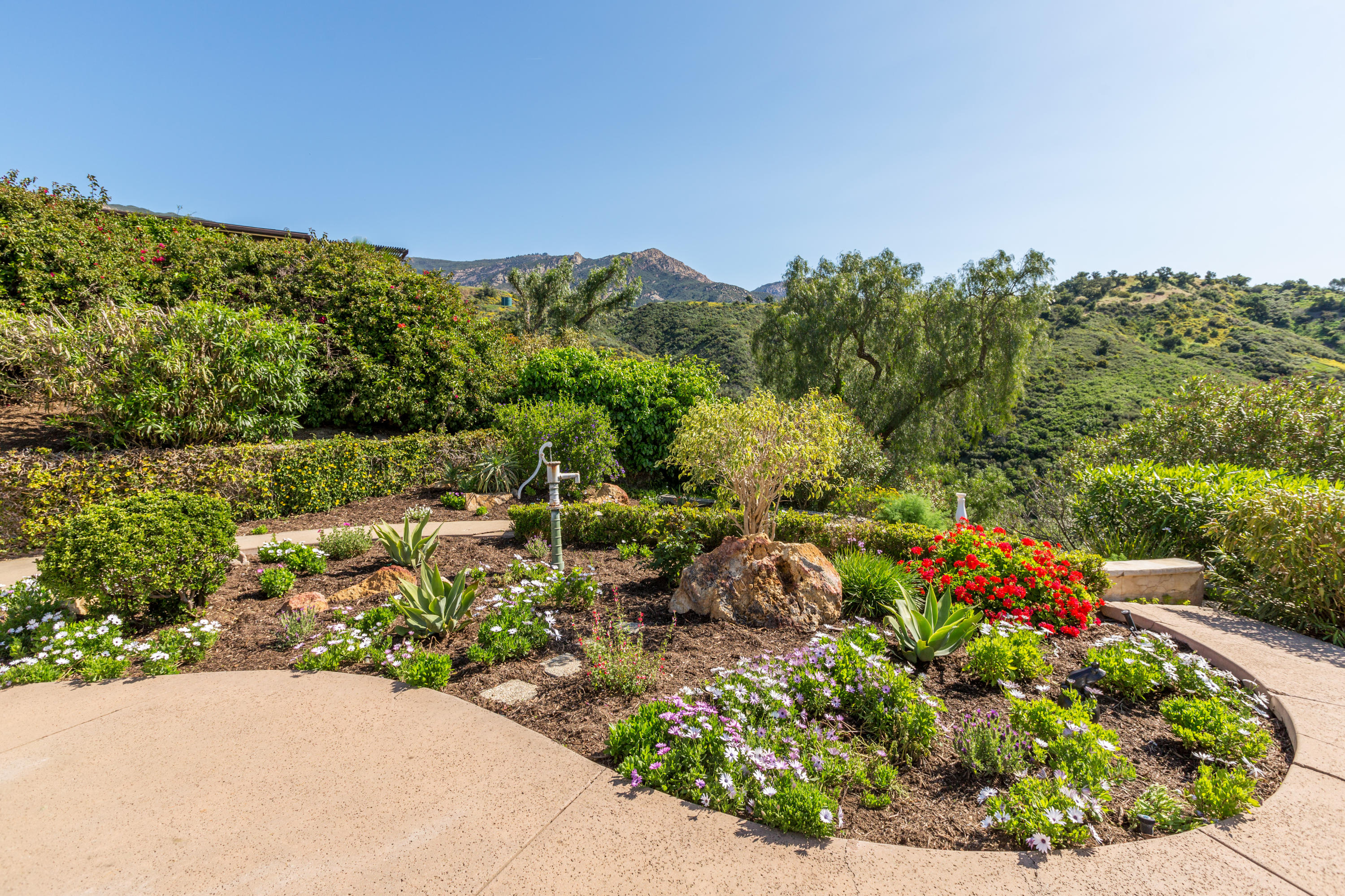 440 Northridge Road Santa Barbara, CA 93105 - Photo 27 of 35 Garden 2