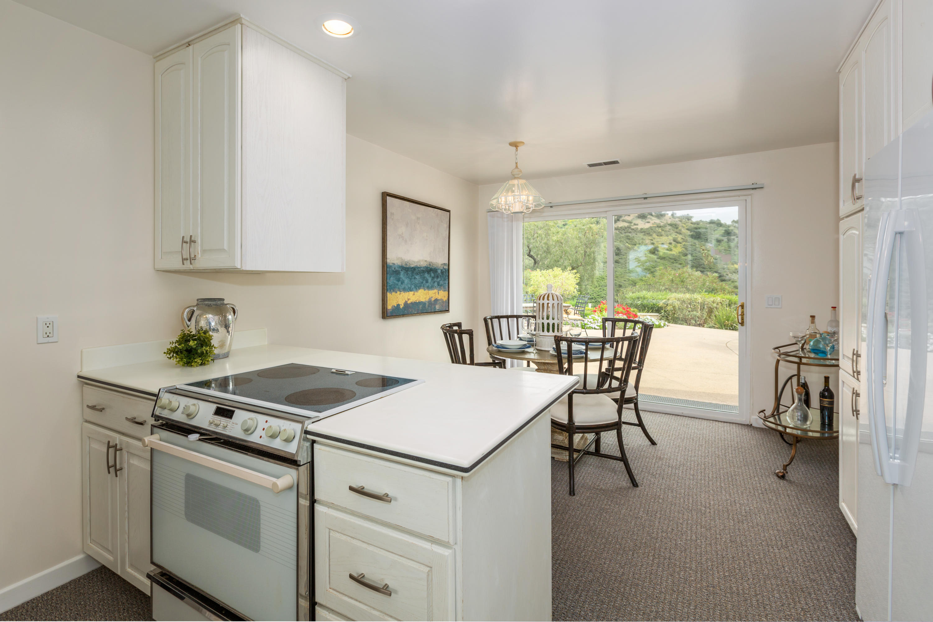 440 Northridge Road Santa Barbara, CA 93105 - Photo 9 of 35 Kitchen with Breakfast nook