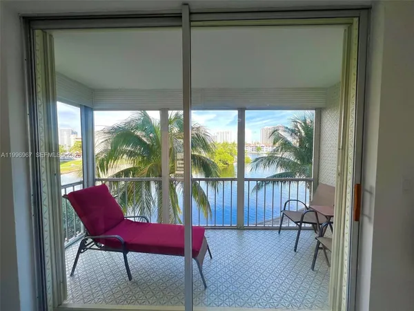 $2,000 | 3030 Marcos Drive, Unit T302, Aventura, FL 33160