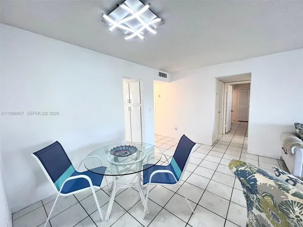 $2,000 | 3030 Marcos Drive, Unit T302, Aventura, FL 33160