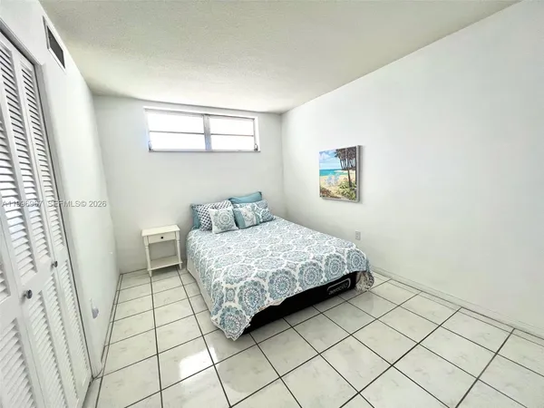 $2,000 | 3030 Marcos Drive, Unit T302, Aventura, FL 33160