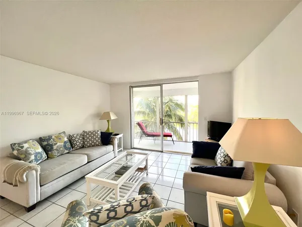 $2,000 | 3030 Marcos Drive, Unit T302, Aventura, FL 33160