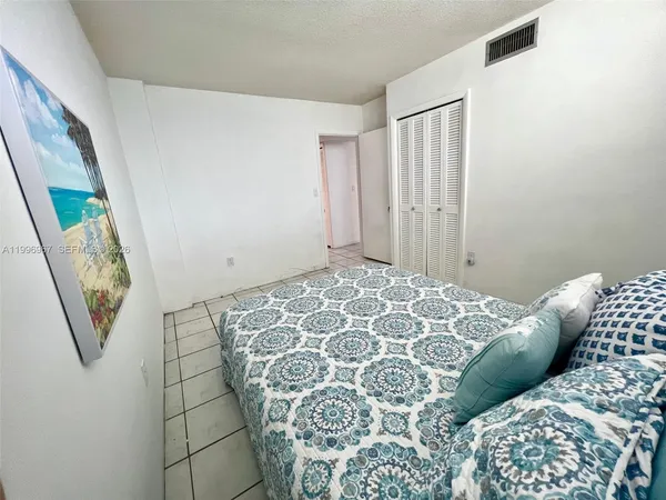 $2,000 | 3030 Marcos Drive, Unit T302, Aventura, FL 33160