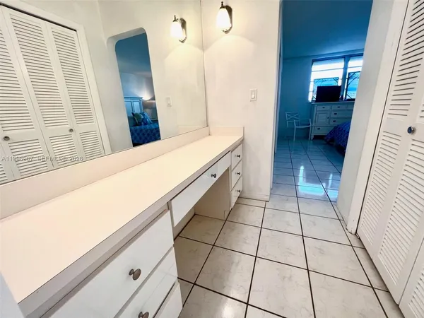 $2,000 | 3030 Marcos Drive, Unit T302, Aventura, FL 33160