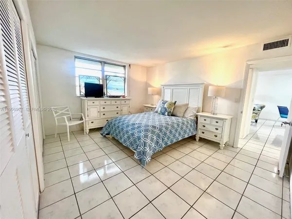 $2,000 | 3030 Marcos Drive, Unit T302, Aventura, FL 33160