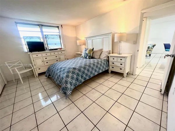 $2,000 | 3030 Marcos Drive, Unit T302, Aventura, FL 33160