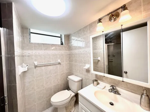 $2,000 | 3030 Marcos Drive, Unit T302, Aventura, FL 33160