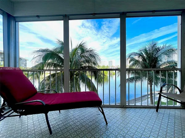 $2,000 | 3030 Marcos Drive, Unit T302, Aventura, FL 33160