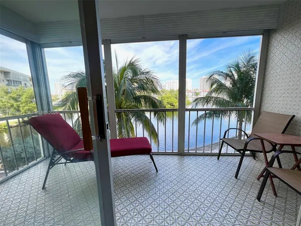 $2,000 | 3030 Marcos Drive, Unit T302, Aventura, FL 33160
