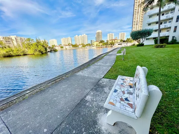 $2,000 | 3030 Marcos Drive, Unit T302, Aventura, FL 33160