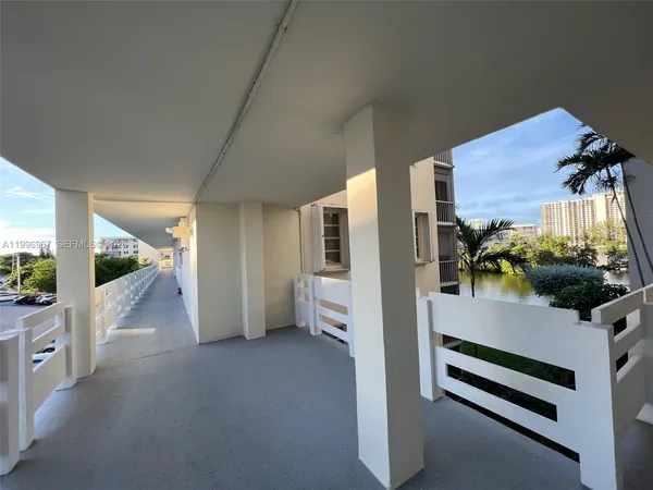 $2,000 | 3030 Marcos Drive, Unit T302, Aventura, FL 33160