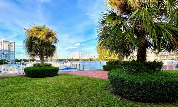 $2,000 | 3030 Marcos Drive, Unit T302, Aventura, FL 33160