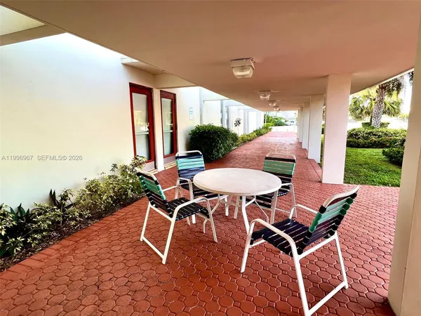 $2,000 | 3030 Marcos Drive, Unit T302, Aventura, FL 33160