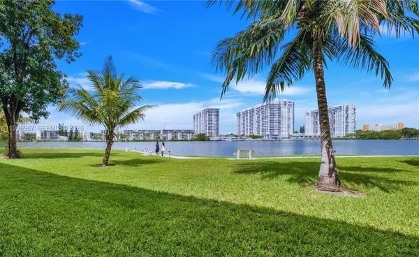$2,000 | 3030 Marcos Drive, Unit T302, Aventura, FL 33160