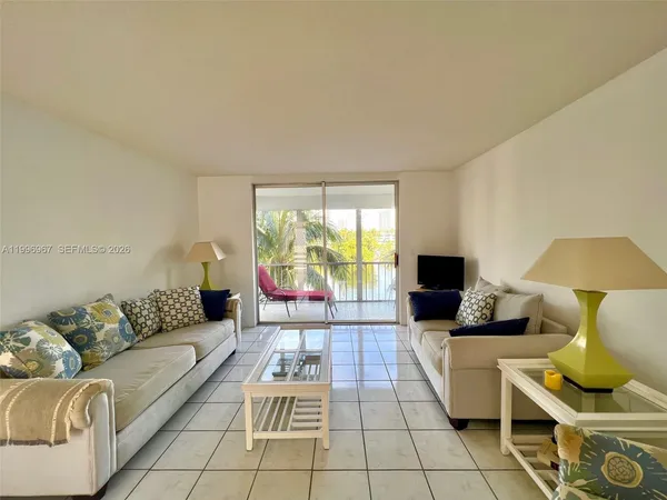 $2,000 | 3030 Marcos Drive, Unit T302, Aventura, FL 33160