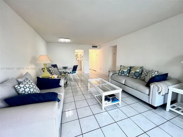 $2,000 | 3030 Marcos Drive, Unit T302, Aventura, FL 33160