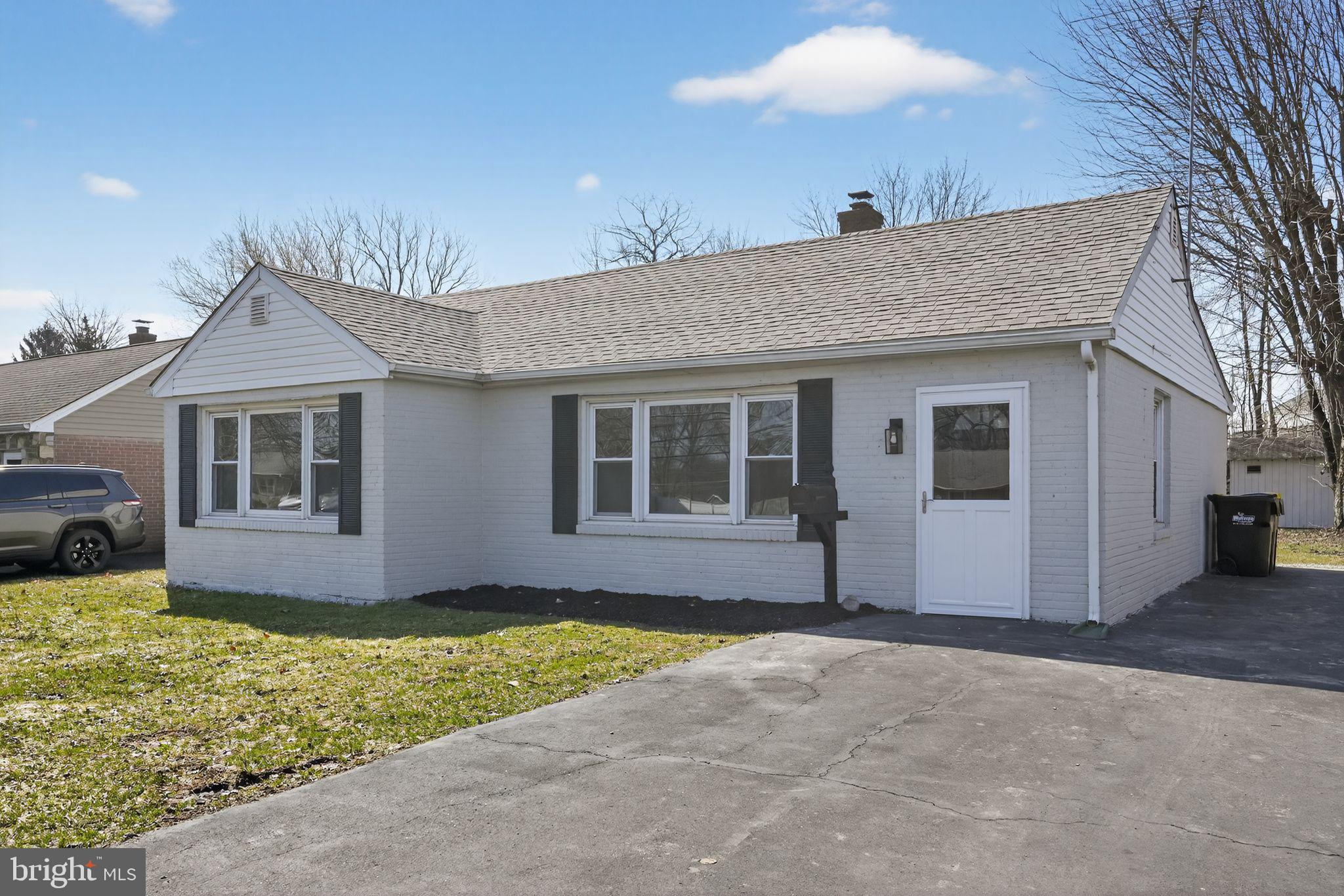 727 West County Line Road Horsham, PA 19044 - Photo 3 of 34