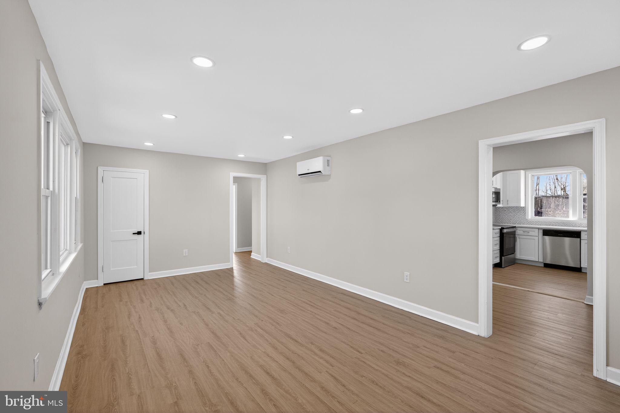 727 West County Line Road Horsham, PA 19044 - Photo 4 of 34
