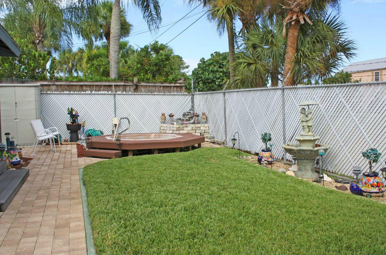 9105 Southeast Bridge Road Hobe Sound, FL 33455 - Photo 24 of 24 back yard