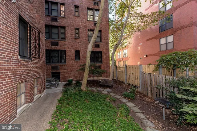 $1,895 | 1010 25th Street Northwest, Unit 807, Washington, DC 20037