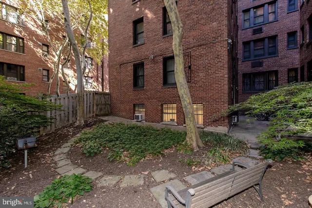 $1,895 | 1010 25th Street Northwest, Unit 807, Washington, DC 20037